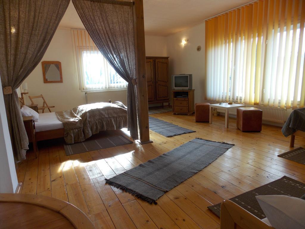 Casa Fortyogo Tîrgu Secuiesc الغرفة الصورة
