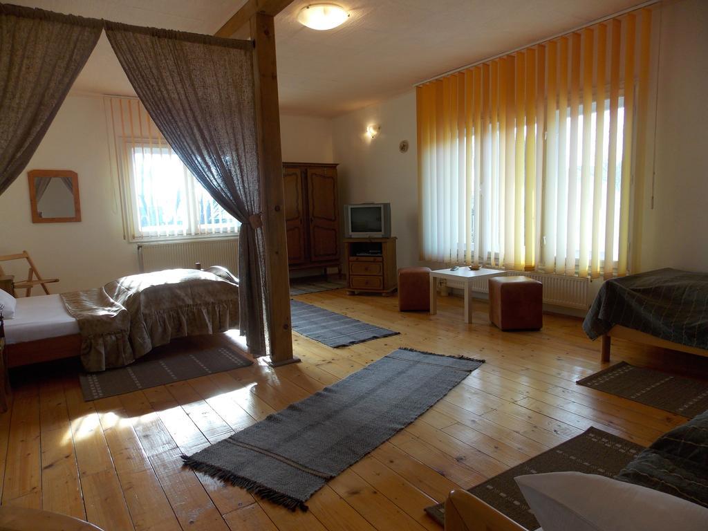 Casa Fortyogo Tîrgu Secuiesc الغرفة الصورة