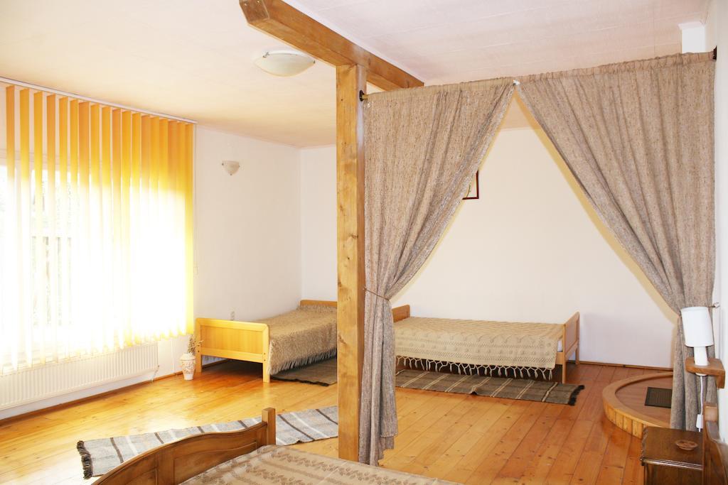 Casa Fortyogo Tîrgu Secuiesc الغرفة الصورة
